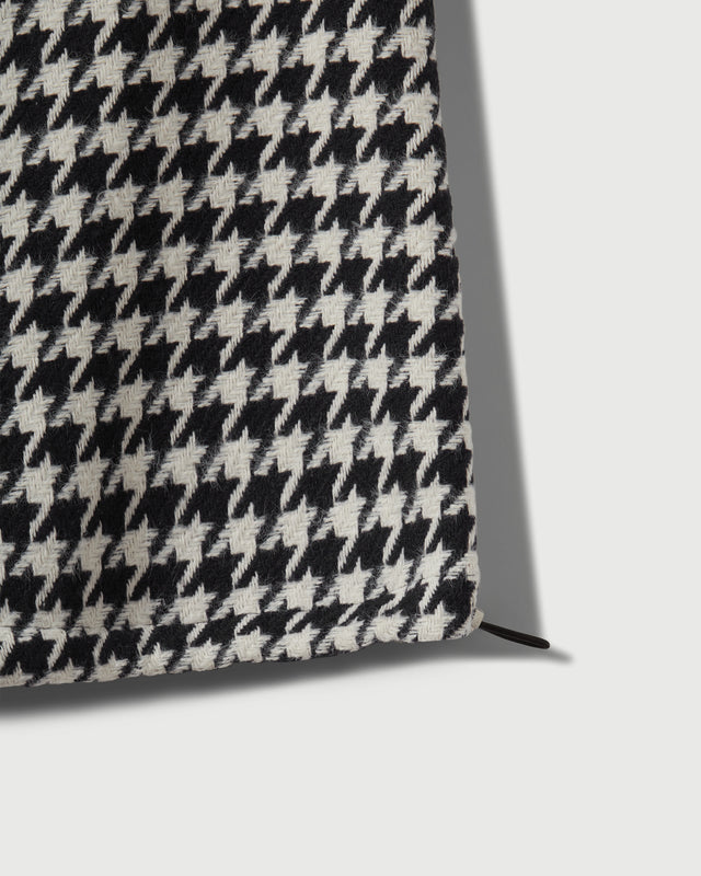 Houndstooth Patch Pocket Belted Trouser in Navy & White