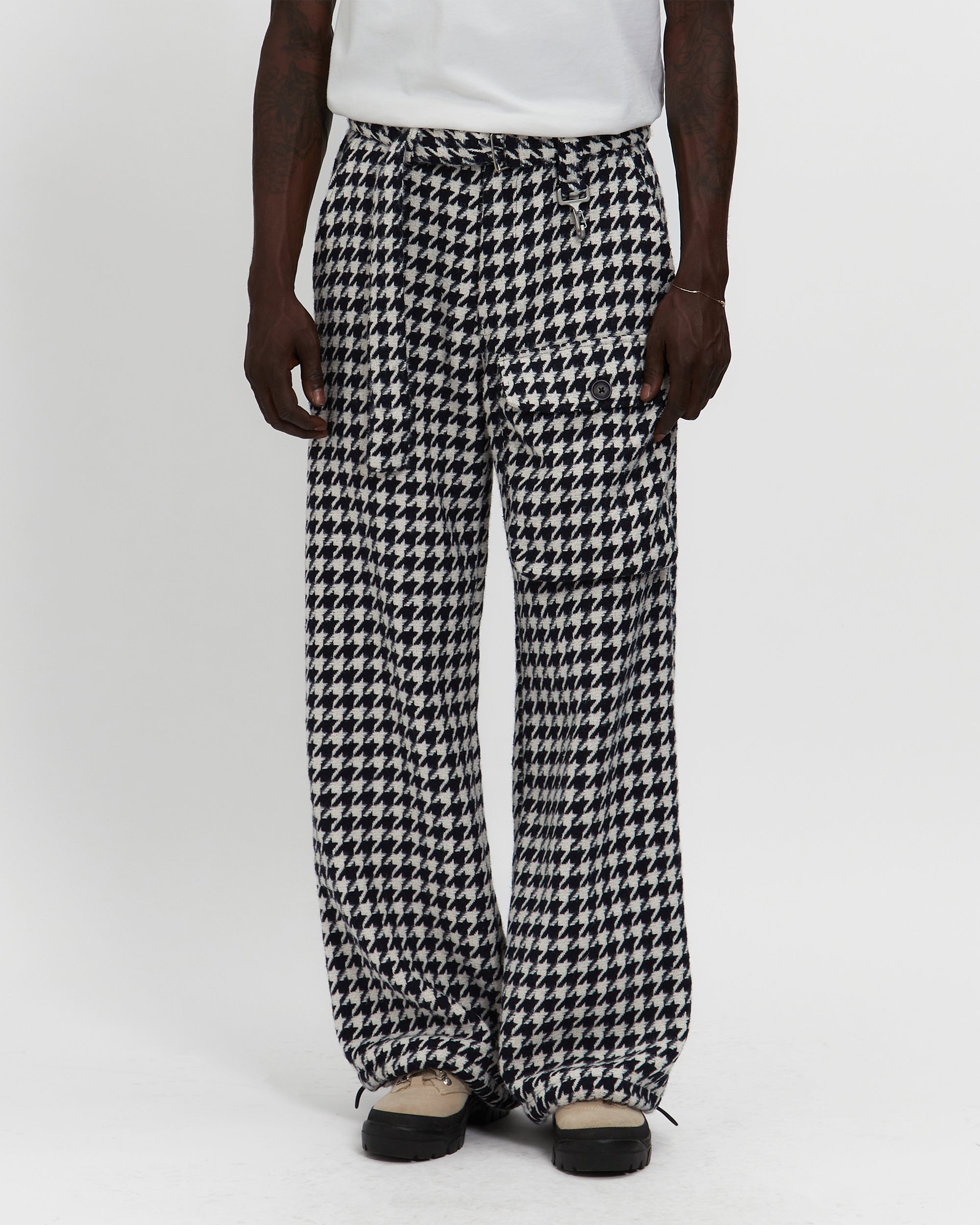 Houndstooth Patch Pocket Belted Trouser in Navy & White