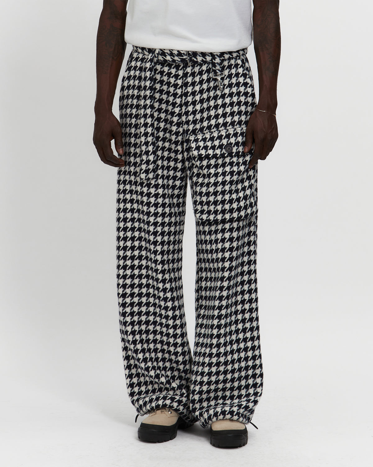 Houndstooth Patch Pocket Belted Trouser in Navy & White