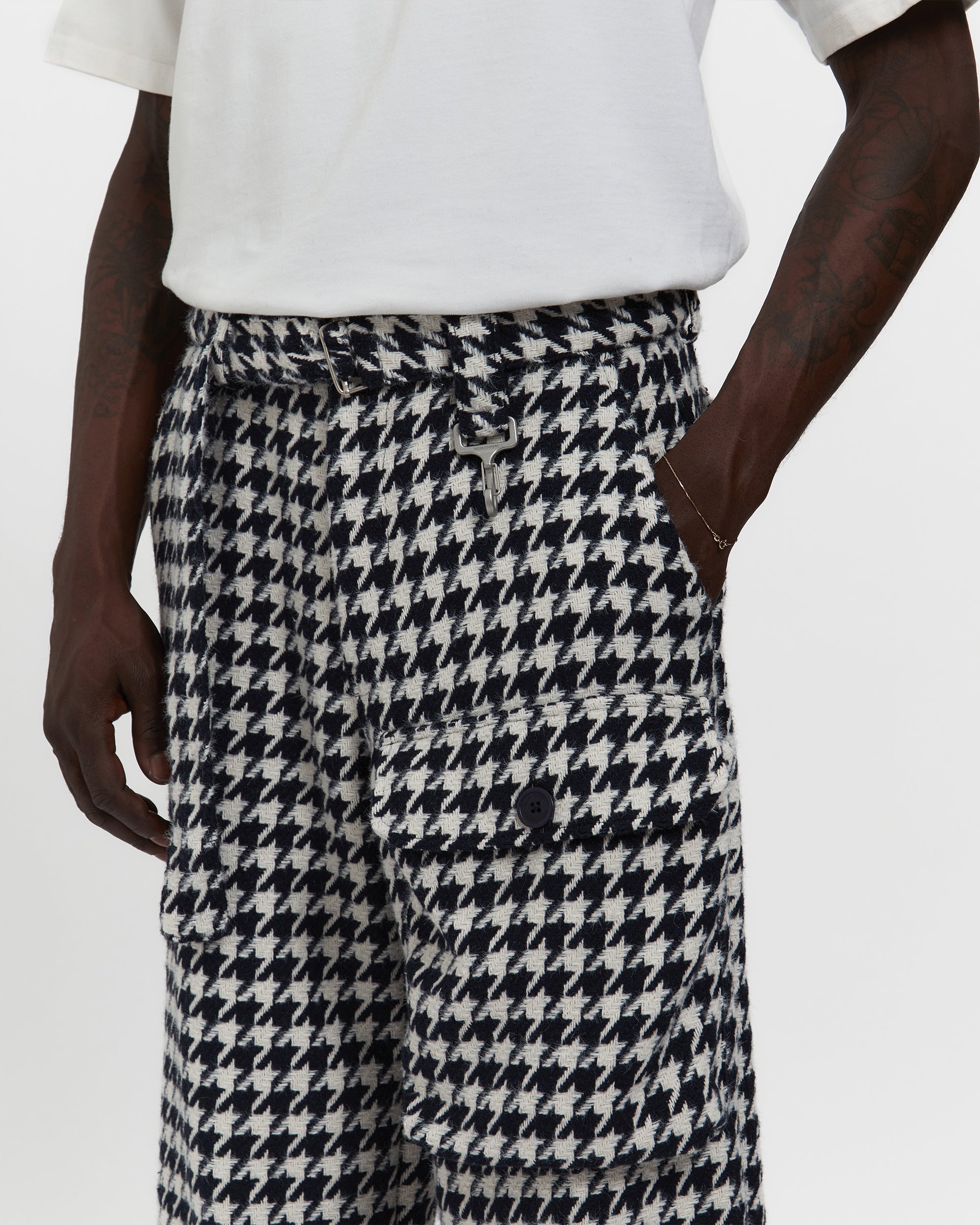 Houndstooth Patch Pocket Belted Trouser in Navy & White