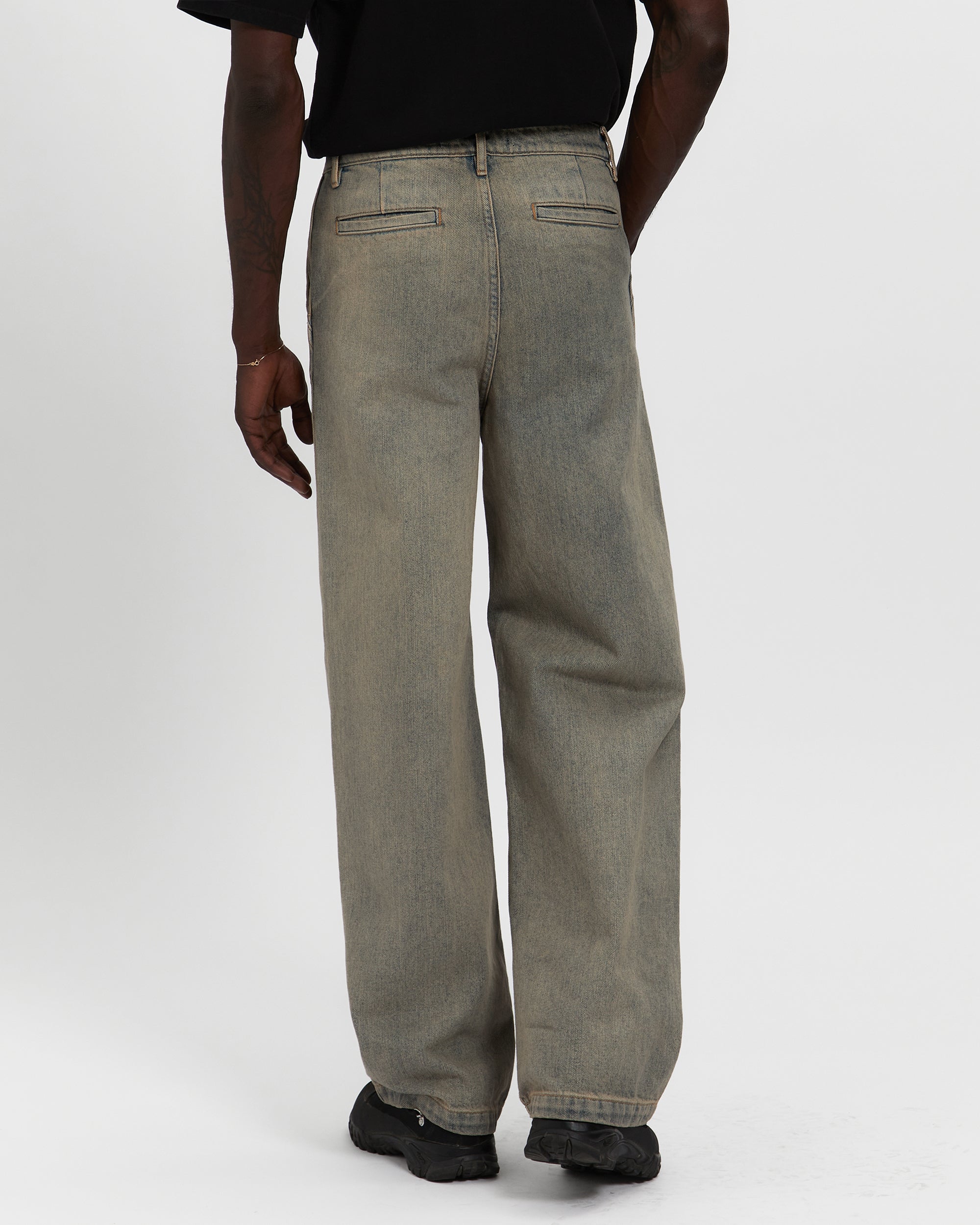 Washed Denim Concealed Button Straight Leg Jean